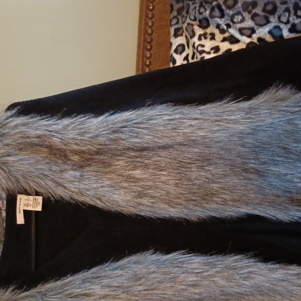 🎄🎁🎀👜PRICE DROP TODAY ONLY 🎀NWT BEAUTIFUL VEST - Picture 3 of 8